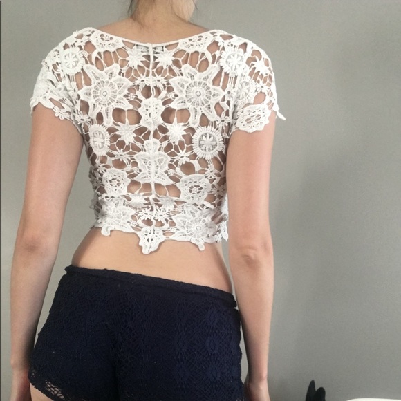 Suzy shier white lace crop top - Picture 2 of 2